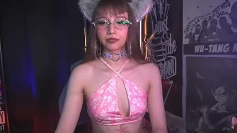 Snapshot of elle_uwu chatting on June 2026 05:30:02 PM follow me on instagram . online show from June 2026 05:30:02 PM