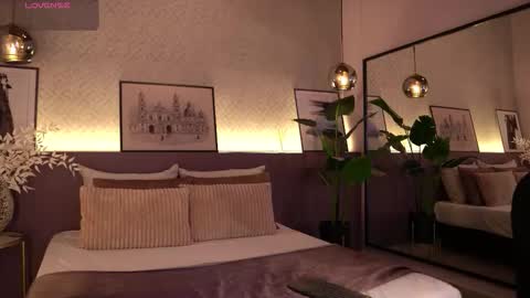 Elle Diane online show from September 2025 12:10:01 AM