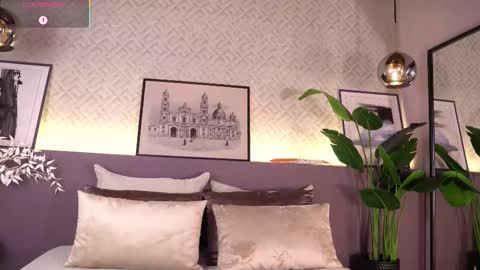 Elle Diane online show from December 2025 12:15:01 AM