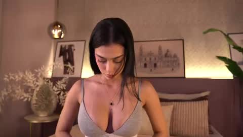Snapshot of ellediane chatting on June 2026 10:41:02 PM Elle Diane online show from June 2026 10:41:02 PM