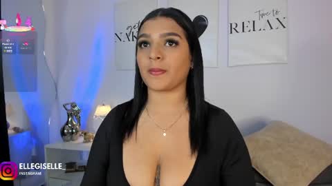 Snapshot of ellegisellee chatting on June 2026 03:04:01 AM Yiss online show from June 2026 03:04:01 AM