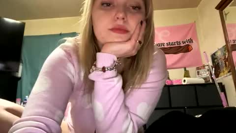 Snapshot of ellejess chatting on March 2026 06:32:01 AM ellejess online show from March 2026 06:32:01 AM