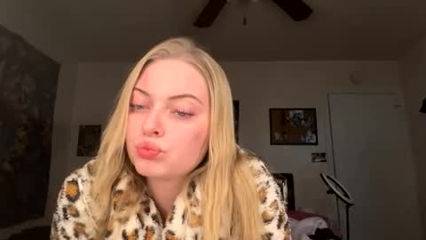 Snapshot of ellejess chatting on March 2026 01:14:01 AM ellejess online show from March 2026 01:14:01 AM
