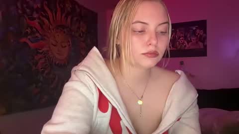 Snapshot of ellejess chatting on April 2026 06:11:02 AM ellejess online show from April 2026 06:11:02 AM