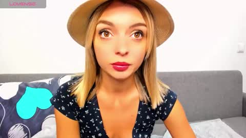 ellen_flow online show from October 2025 08:37:02 PM