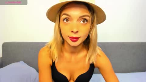 ellen_flow online show from October 2025 10:00:02 PM