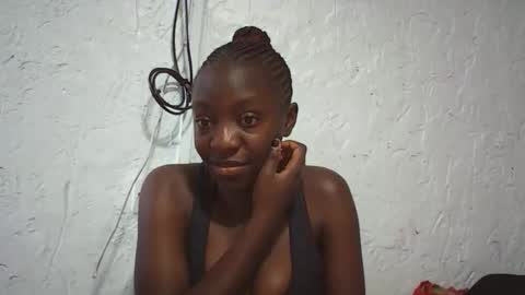 Snapshot of ellerah chatting on November 2025 12:39:02 PM aishamalia online show from November 2025 12:39:02 PM