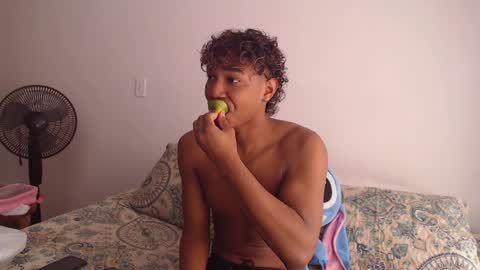 Snapshot of ellie_andy19 chatting on December 2024 05:55:01 PM kev dani online show from December 2024 05:55:01 PM