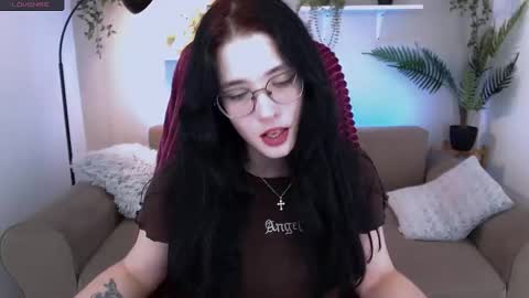 Snapshot of ellie_magic chatting on March 2025 01:17:01 PM ellie_magic online show from March 2025 01:17:01 PM