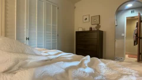 ellie  online show from February 2026 10:19:02 PM