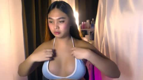Snapshot of elliecummers chatting on June 2026 05:52:01 PM ellie online show from June 2026 05:52:01 PM