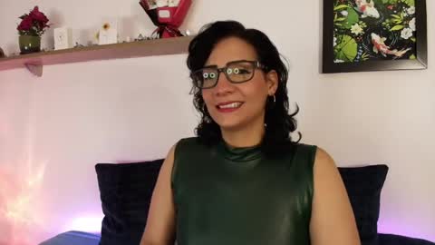 elliee1 online show from April 2026 01:59:02 PM