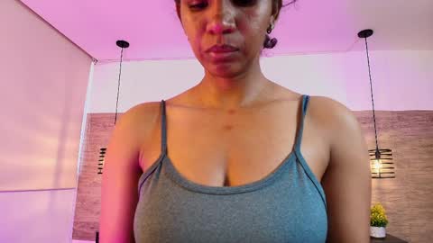 Snapshot of elliee_alves chatting on June 2026 05:58:02 PM elliee_alves online show from June 2026 05:58:02 PM