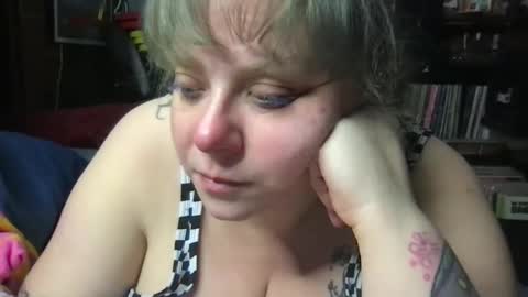 Ellie Louise online show from November 2025 08:31:01 PM