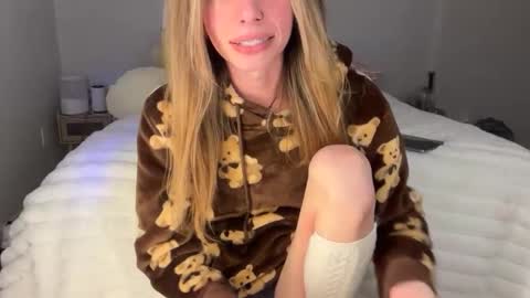 Snapshot of ellieluvs chatting on February 2026 03:15:01 AM ellie online show from February 2026 03:15:01 AM