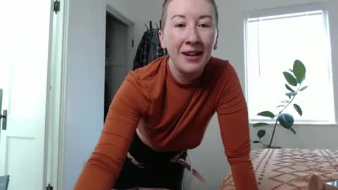 Ellie Rowyn online show from November 2025 08:52:02 PM