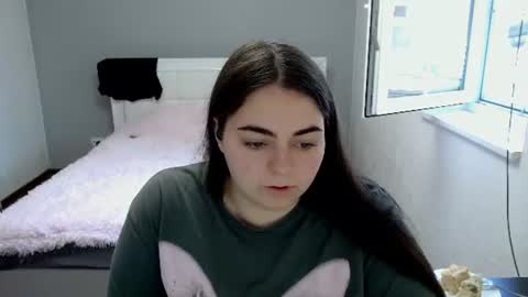 Snapshot of ellies_8 chatting on June 2026 09:35:02 AM Ellie online show from June 2026 09:35:02 AM