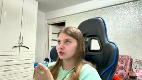 Snapshot of ellina_ chatting on August 2026 10:28:02 AM Elly online show from August 2026 10:28:02 AM