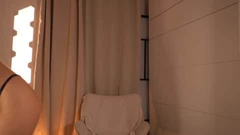 Caroline-ellin online show from December 2025 05:11:02 PM