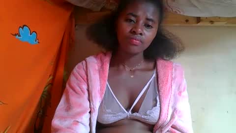 Snapshot of ellodi chatting on May 2026 03:46:01 AM Ellodi online show from May 2026 03:46:01 AM