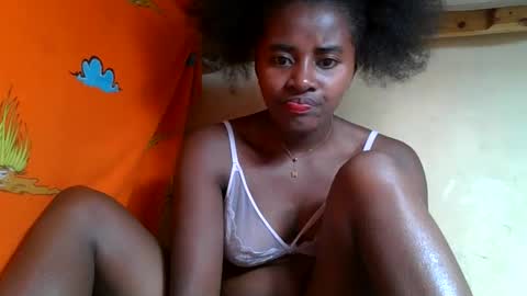 Snapshot of ellodi chatting on May 2026 08:18:01 AM Ellodi online show from May 2026 08:18:01 AM