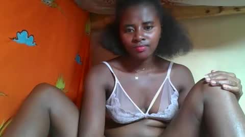 Snapshot of ellodi chatting on May 2026 08:42:01 AM Ellodi online show from May 2026 08:42:01 AM