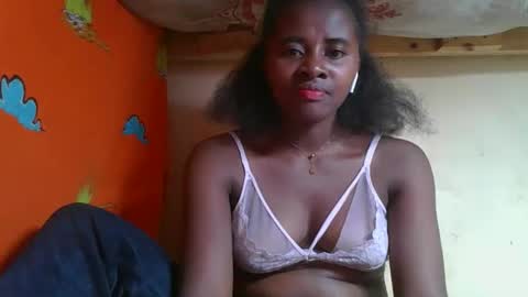 Snapshot of ellodi chatting on May 2026 06:43:02 AM Ellodi online show from May 2026 06:43:02 AM
