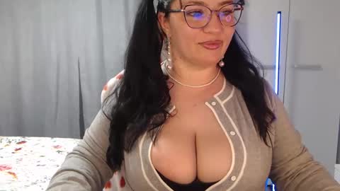 Snapshot of elly_denise chatting on April 2026 04:41:01 PM Denise online show from April 2026 04:41:01 PM