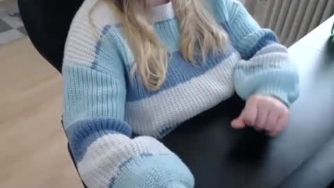 Elly online show from October 2025 02:08:01 PM