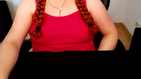 Snapshot of elly_petite chatting on July 2026 06:53:01 AM Elly online show from July 2026 06:53:01 AM