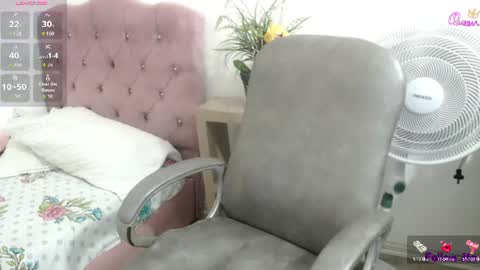 Snapshot of elly_willis chatting on June 2026 04:28:01 PM Elly online show from June 2026 04:28:01 PM