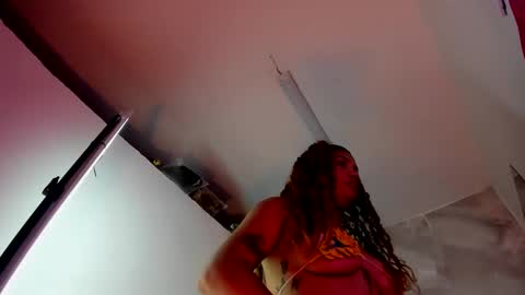 Snapshot of ellybloom chatting on April 2026 01:45:02 PM ellybloom online show from April 2026 01:45:02 PM