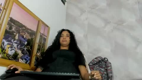 Snapshot of ellybloom chatting on June 2026 01:08:02 PM ellybloom online show from June 2026 01:08:02 PM
