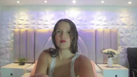 Snapshot of ellye_evans_ chatting on June 2026 11:20:02 AM Ellye online show from June 2026 11:20:02 AM