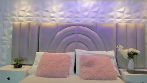 Snapshot of ellye_evans_ chatting on June 2026 11:24:02 AM Ellye online show from June 2026 11:24:02 AM