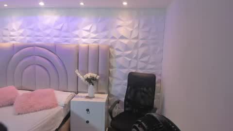 Snapshot of ellye_evans_ chatting on July 2026 11:16:02 AM Ellye online show from July 2026 11:16:02 AM