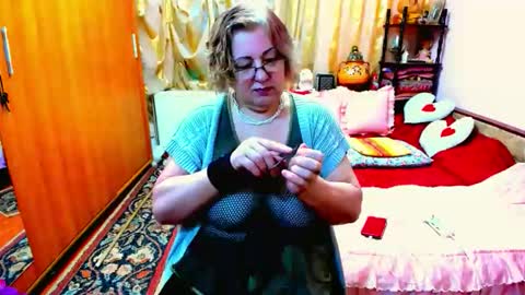 ellyhot53 online show from December 2025 03:41:02 PM