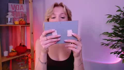 Elly online show from November 2025 03:52:02 AM