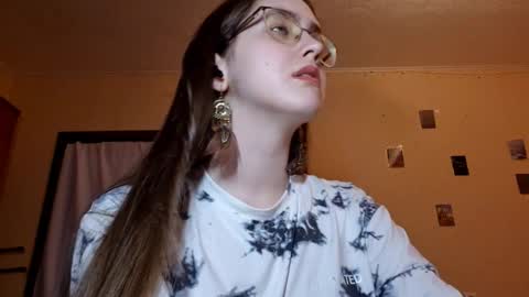 Snapshot of elmeraurora chatting on March 2026 12:11:01 PM Kate online show from March 2026 12:11:01 PM