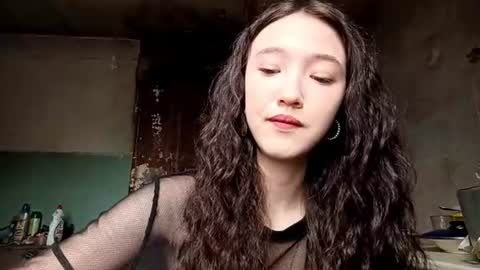 Snapshot of elouisevallian chatting on June 2026 02:14:01 AM Elara online show from June 2026 02:14:01 AM