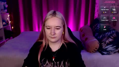 Snapshot of elovinora chatting on December 2024 10:21:02 PM Ela give me a thumbs up if you like it  and this is important for the development of the account online show from December 2024 10:21:02 PM