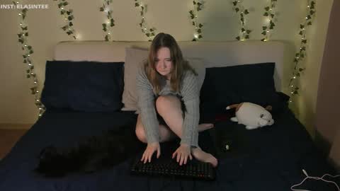 Ela give me a thumbs up if you like it  and this is important for the development of the account online show from November 2025 05:57:01 PM