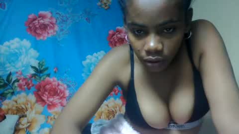 elphinez online show from August 2026 06:18:01 PM