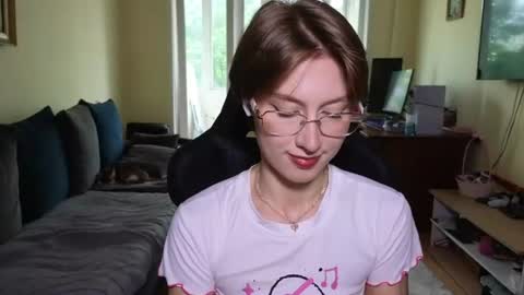 elsaangel online show from June 2026 06:01:01 AM