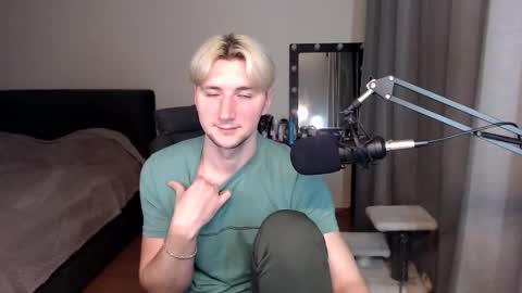 Snapshot of elvin_vaenight chatting on September 2025 09:37:01 PM Elvin Vaenight online show from September 2025 09:37:01 PM