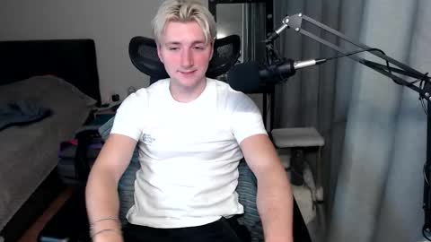 Snapshot of elvin_vaenight chatting on October 2025 11:35:02 PM Elvin Vaenight online show from October 2025 11:35:02 PM