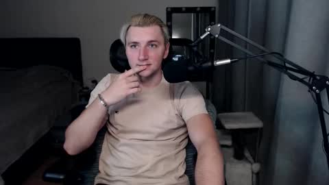 Snapshot of elvin_vaenight chatting on October 2025 09:56:01 PM Elvin Vaenight online show from October 2025 09:56:01 PM