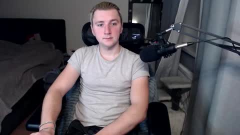 Snapshot of elvin_vaenight chatting on October 2025 11:37:02 PM Elvin Vaenight online show from October 2025 11:37:02 PM