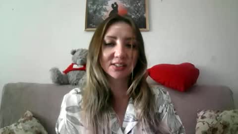 Snapshot of elvinasweet chatting on September 2025 06:02:02 AM ElvinaSweet online show from September 2025 06:02:02 AM