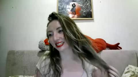 Snapshot of elvinasweet chatting on September 2025 01:31:02 AM ElvinaSweet online show from September 2025 01:31:02 AM